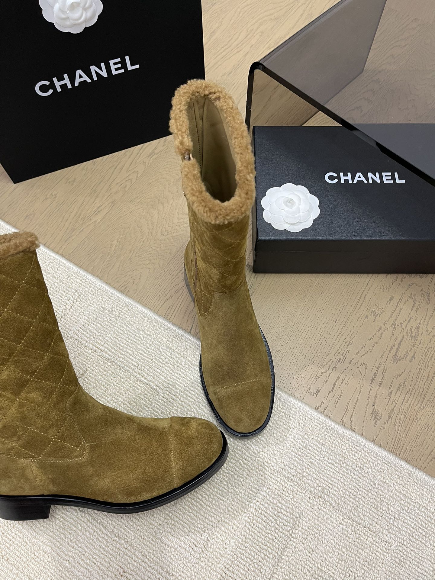 ANKLE BOOTS IN GOLDEN BROWN SUEDE 963150