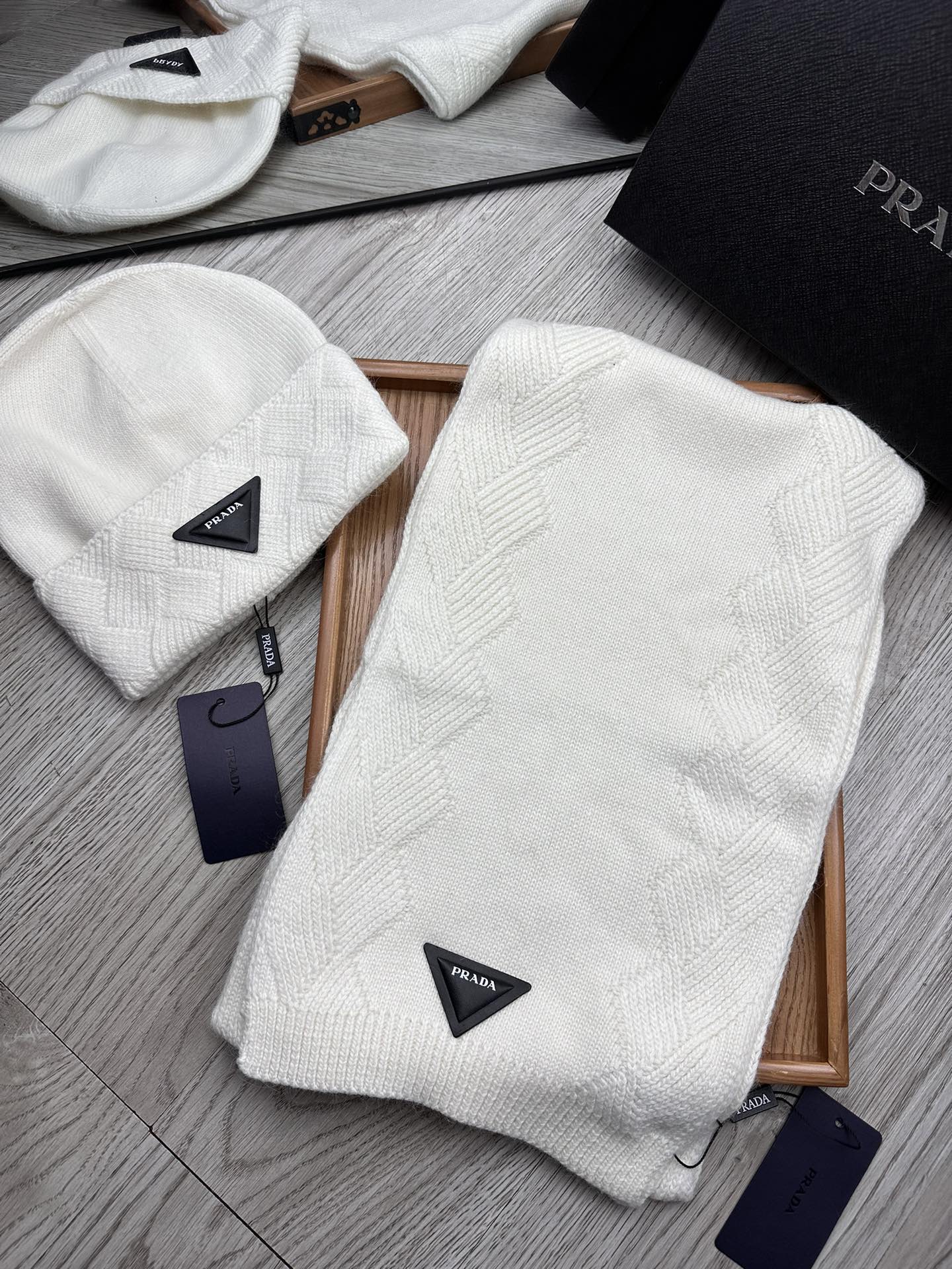 SET SCARF AND HAT IN WHITE WOOL AND RABBIT FUR 397408