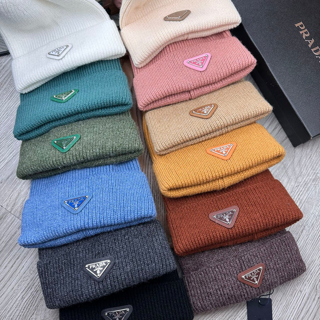 BEANIE HAT IN ARMY GREEN WOOL 332395