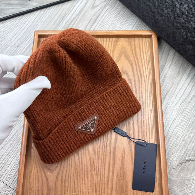 BEANIE HAT IN RED BROWN WOOL 332398