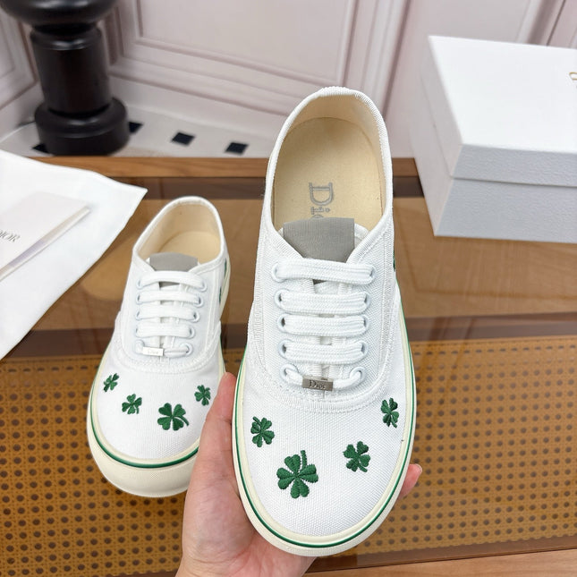 DIOR 26S LOW TOP SNEAKERS 35MM IN WHITE CANVAS WITH CLOVER EMBROIDERY
