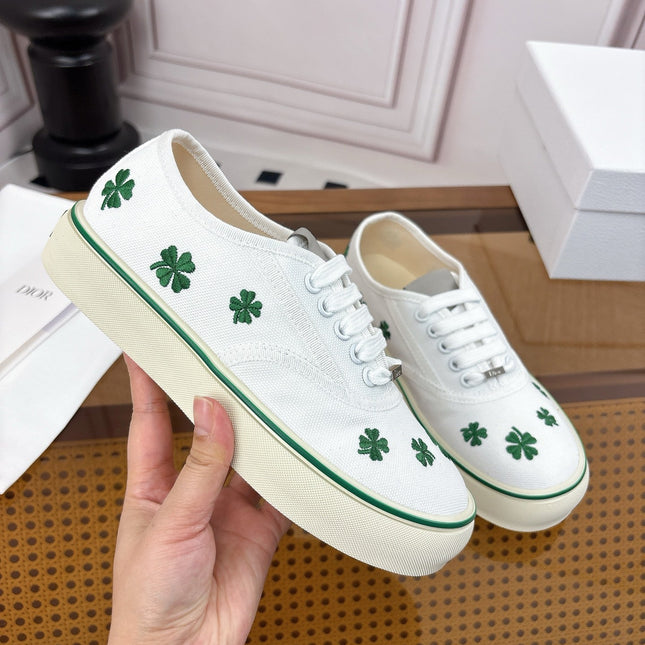 DIOR 26S LOW TOP SNEAKERS 35MM IN WHITE CANVAS WITH CLOVER EMBROIDERY