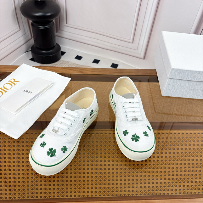 DIOR 26S LOW TOP SNEAKERS 35MM IN WHITE CANVAS WITH CLOVER EMBROIDERY