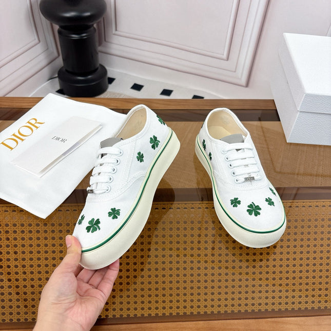 DIOR 26S LOW TOP SNEAKERS 35MM IN WHITE CANVAS WITH CLOVER EMBROIDERY