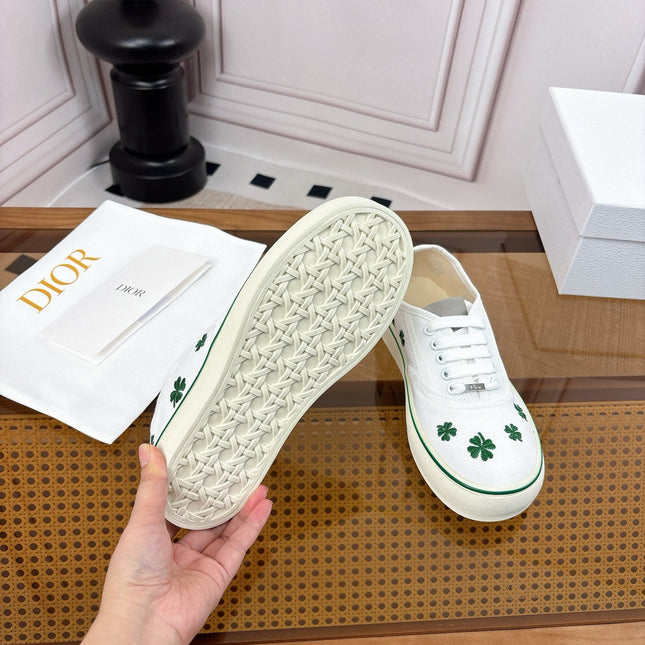 DIOR 26S LOW TOP SNEAKERS 35MM IN WHITE CANVAS WITH CLOVER EMBROIDERY
