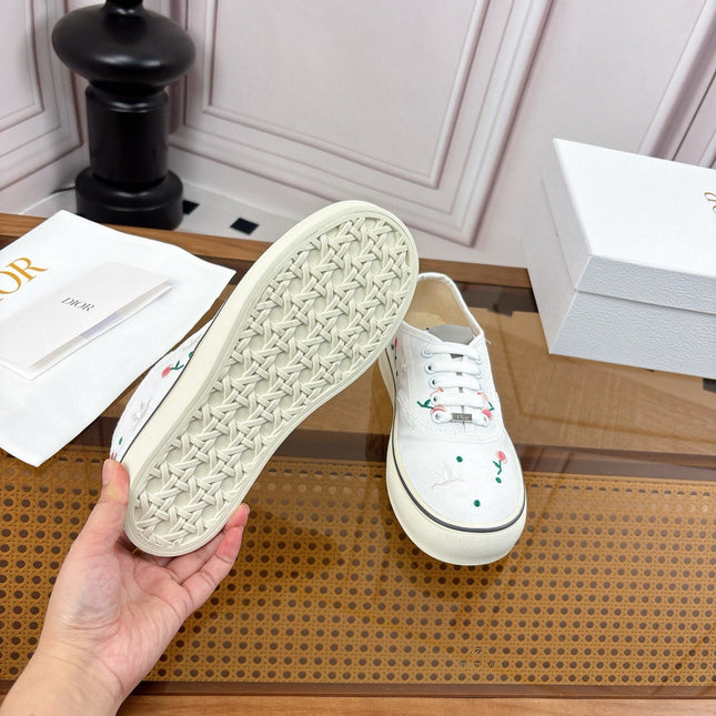 DIOR 26S LOW TOP SNEAKERS IN WHITE CANVAS WITH FLORAL EMBROIDERY