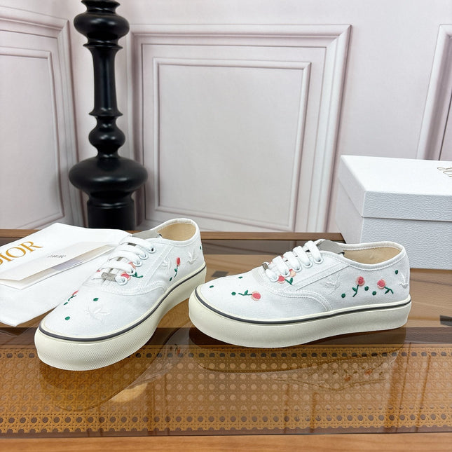 DIOR 26S LOW TOP SNEAKERS IN WHITE CANVAS WITH FLORAL EMBROIDERY