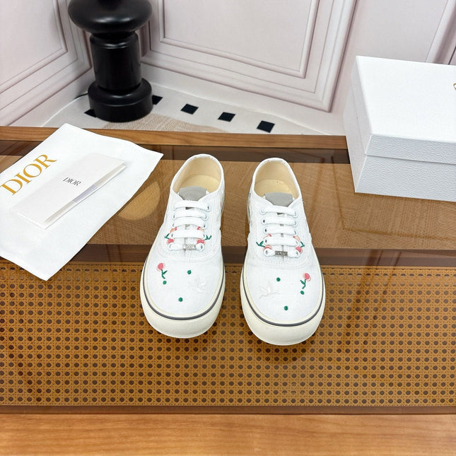 DIOR 26S LOW TOP SNEAKERS IN WHITE CANVAS WITH FLORAL EMBROIDERY