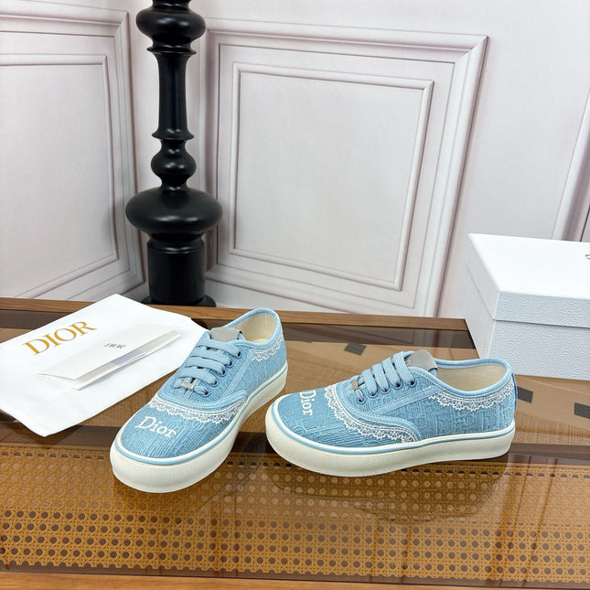 DIOR 26S LOW TOP SNEAKERS IN LIGHT BLUE CANVAS WITH WHITE LACE TRIM & LOGO PRINT