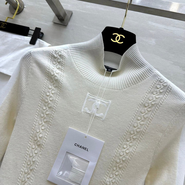 CHANEL 26S TURTLENECK SWEATER 679