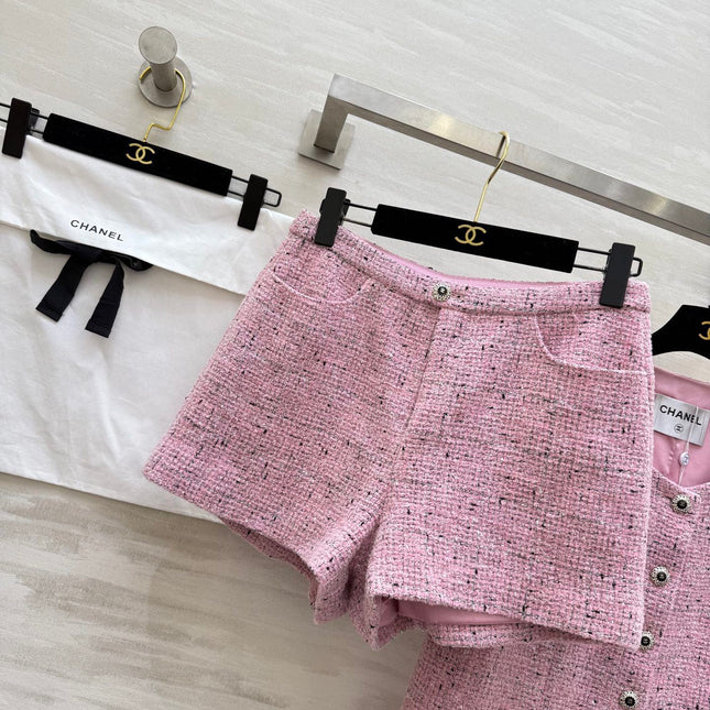 CHANEL 26S SHORT-SLEEVE WOOL TOP AND SHORTS SET 929