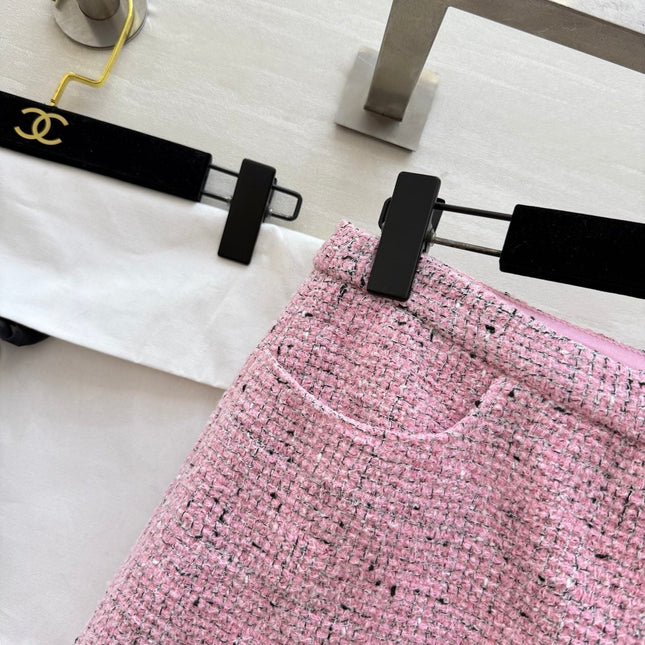 CHANEL 26S SHORT-SLEEVE WOOL TOP AND SHORTS SET 929
