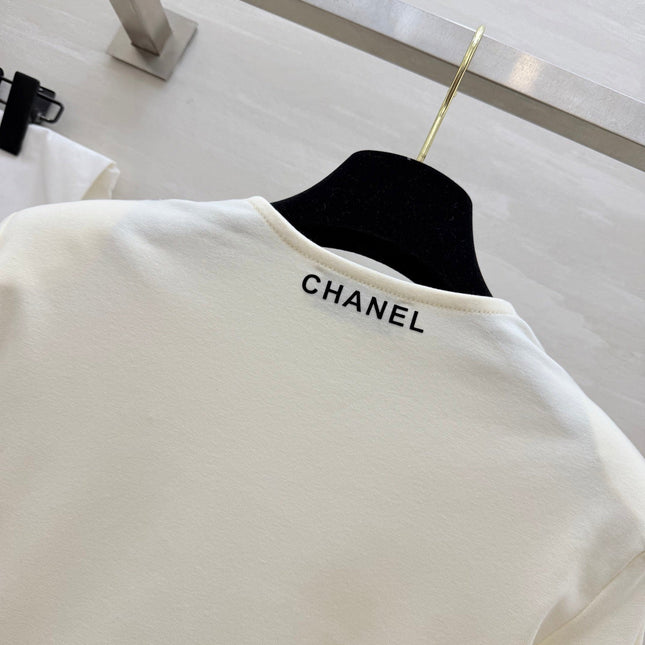 CHANEL 26S V-NECK SWEATSHIRT 974