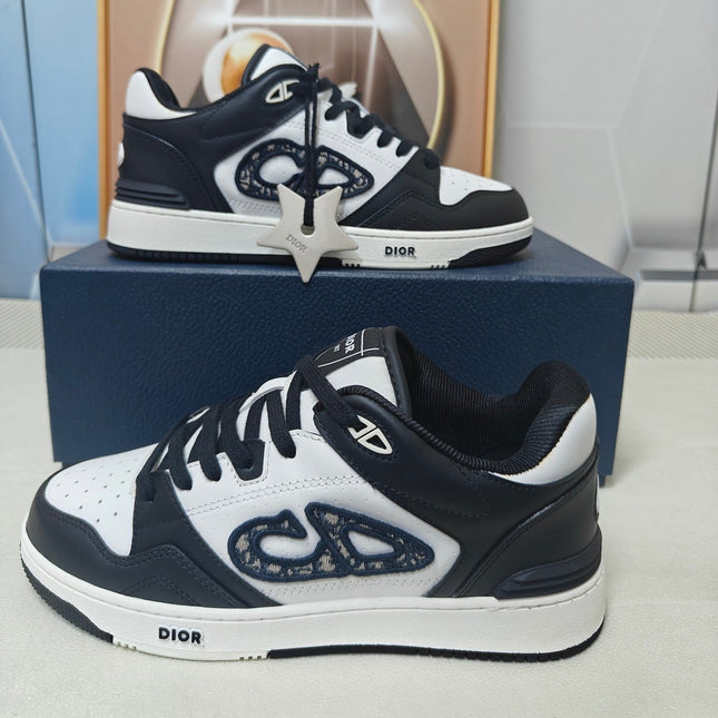 DIOR 26S LOW-TOP SNEAKER IN WHITE AND BLACK CALFSKIN STYLE 02
