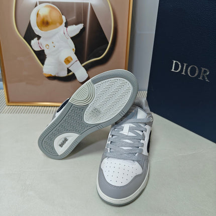 DIOR 26S LOW-TOP SNEAKER IN WHITE AND LIGHT GREY CALFSKIN
