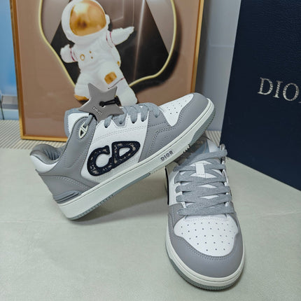 DIOR 26S LOW-TOP SNEAKER IN WHITE AND LIGHT GREY CALFSKIN
