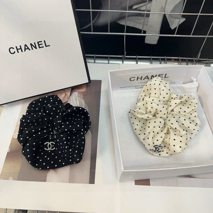 WHITE DOT FABRIC SCRUNCHIE 418927