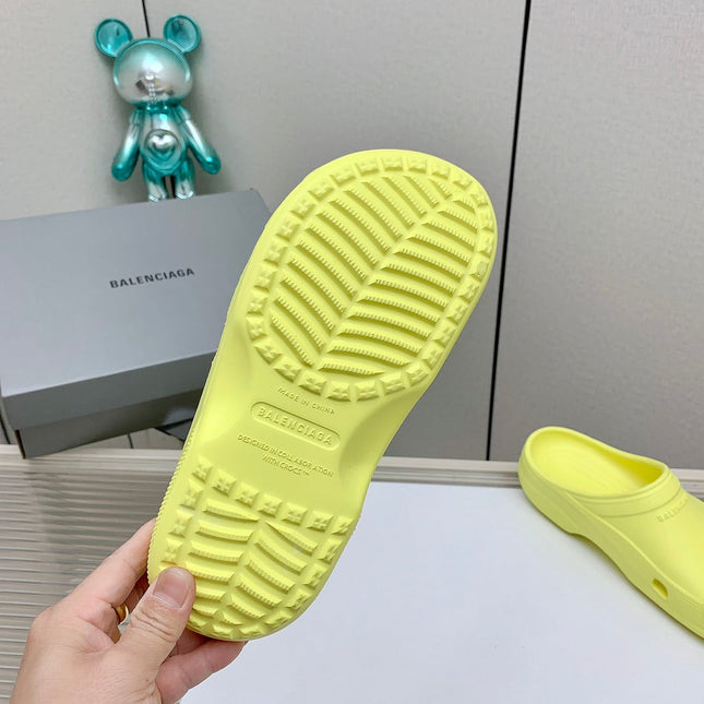 POOL CROCS IN MANZ YELLOW RUBBER