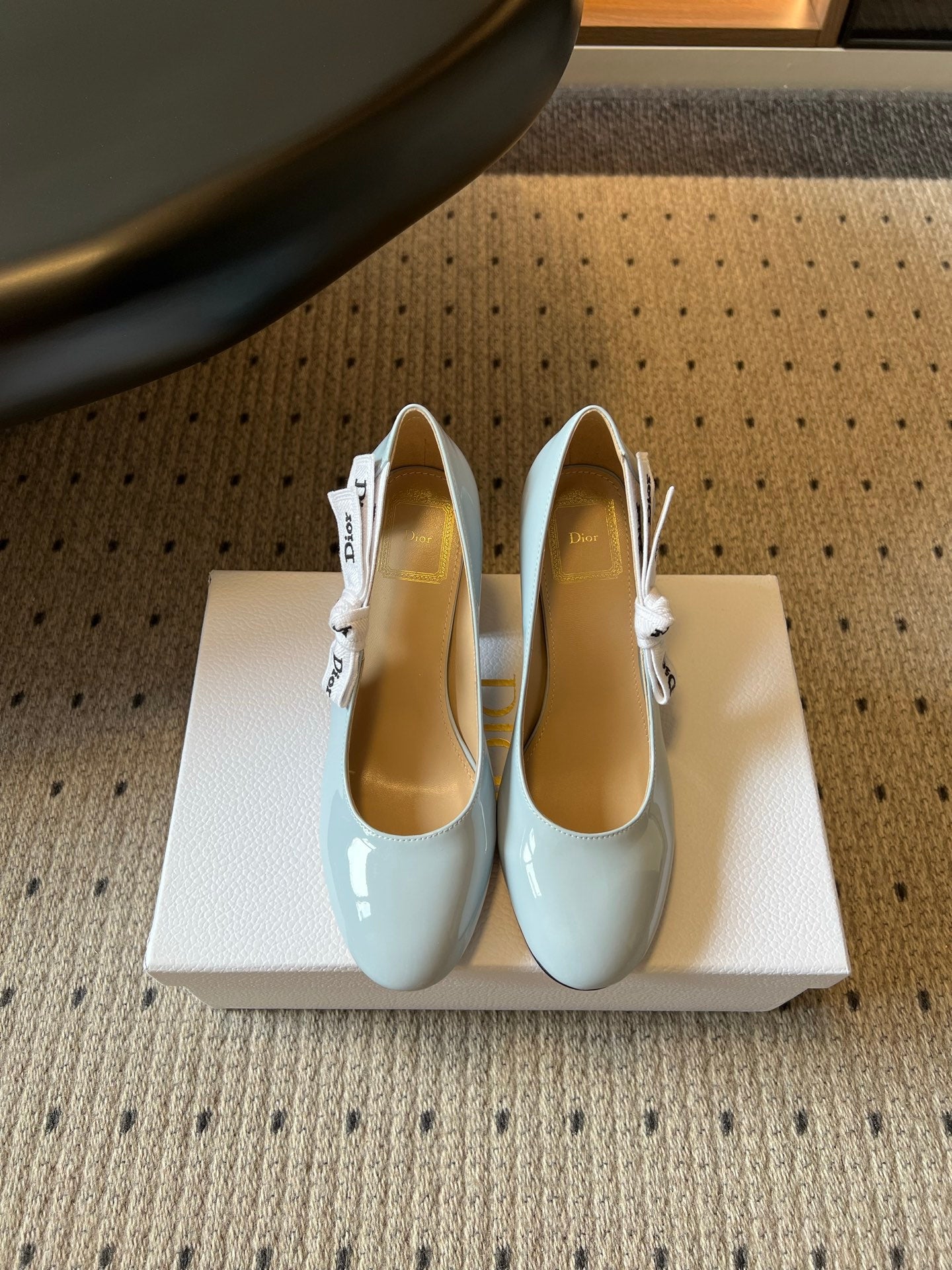 DIOR 26S HIGH HEELS 80 MM IN LIGHT BLUE PATENT CALFSKIN WITH RIBBON BOW