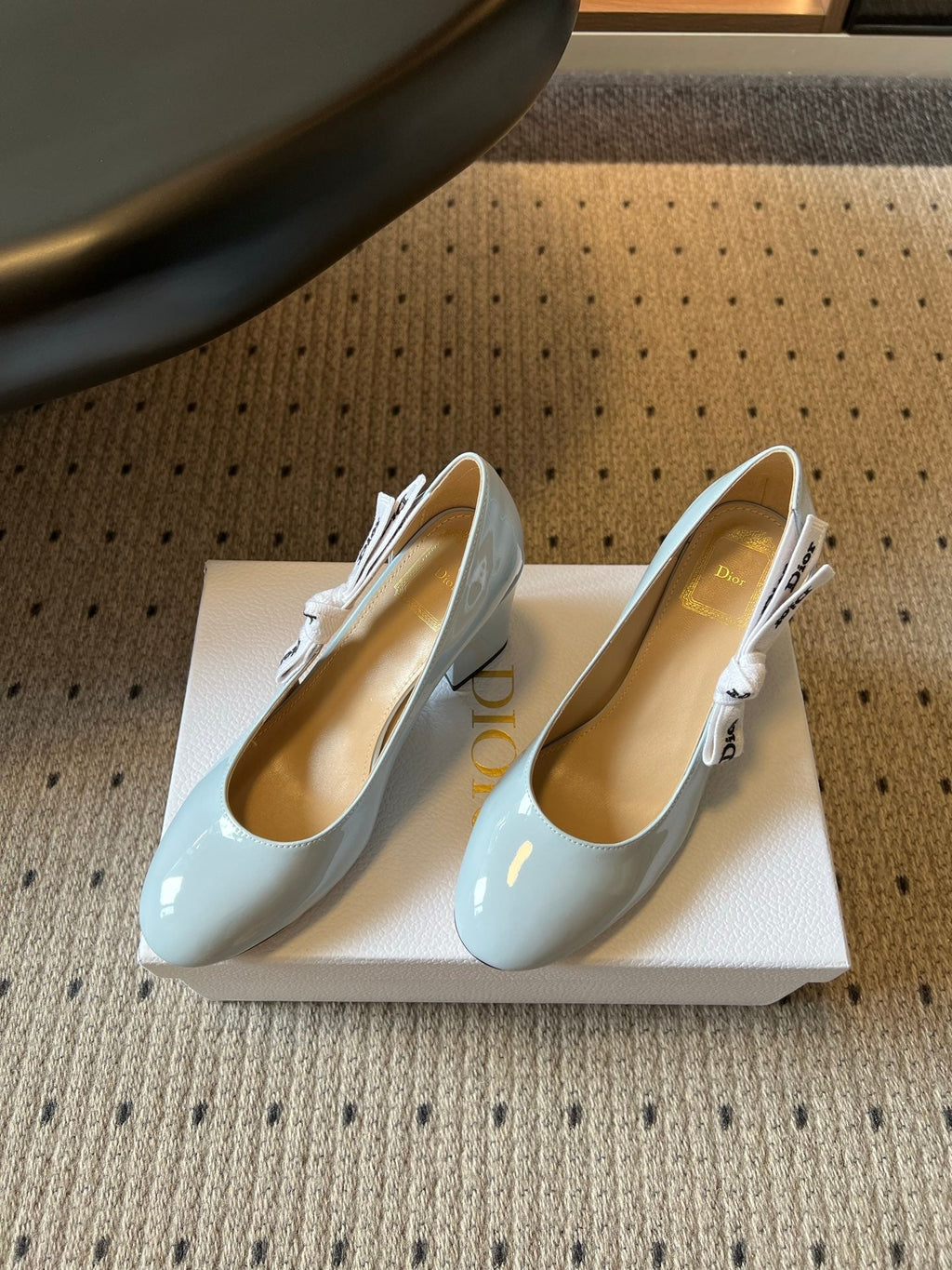 DIOR 26S HIGH HEELS 80 MM IN LIGHT BLUE PATENT CALFSKIN WITH RIBBON BOW