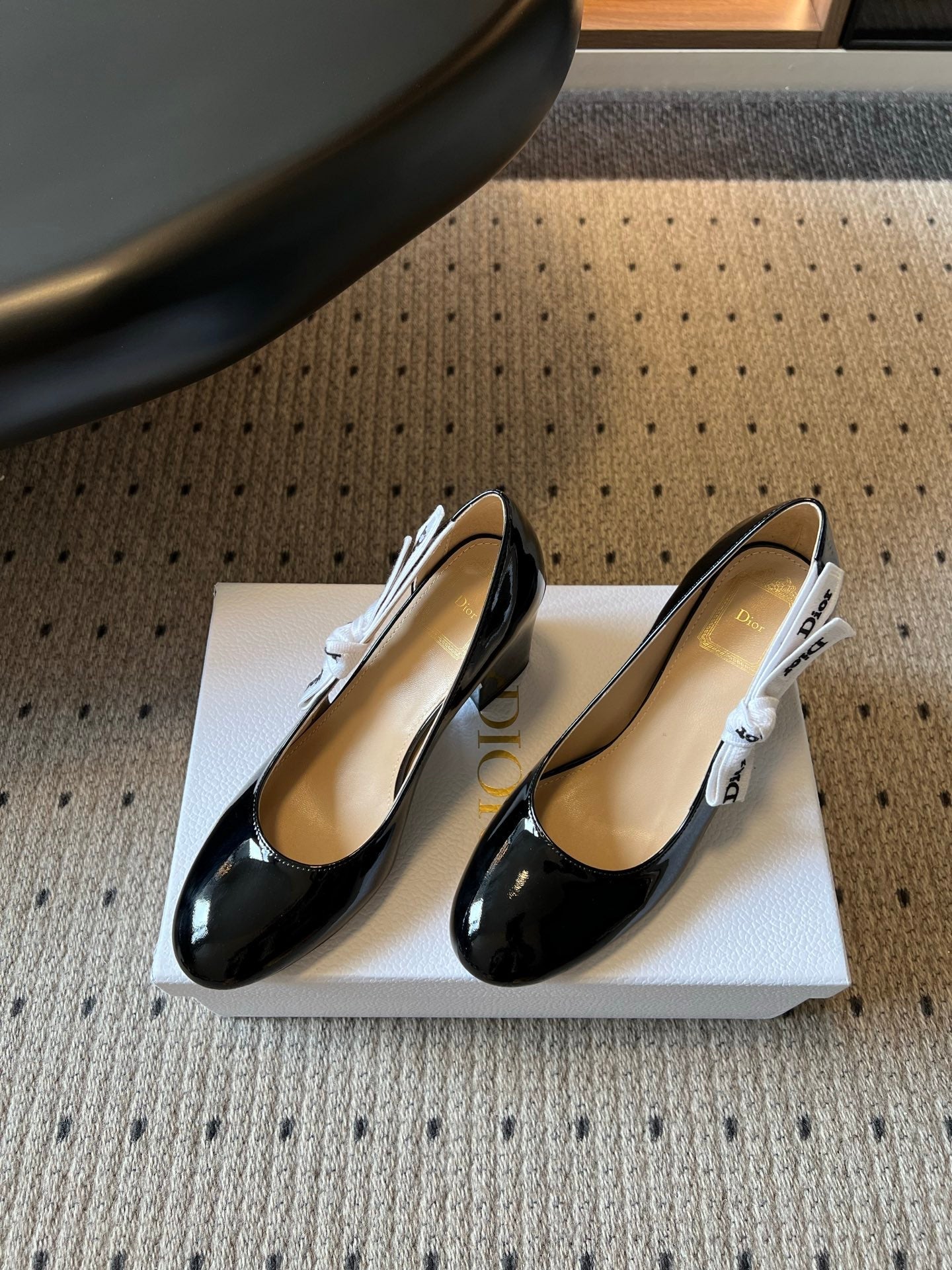 DIOR 26S HIGH HEELS 80 MM IN BLACK PATENT CALFSKIN WITH RIBBON BOW