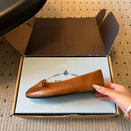 PRADA 26S POINTED TOE BOW FLATS IN CARAMEL BROWN CALFSKIN
