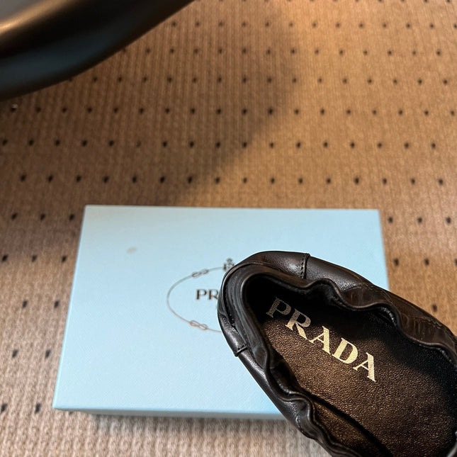 PRADA 26S LACE UP SQUARE TOE LOAFERS IN BLACK CALFSKIN