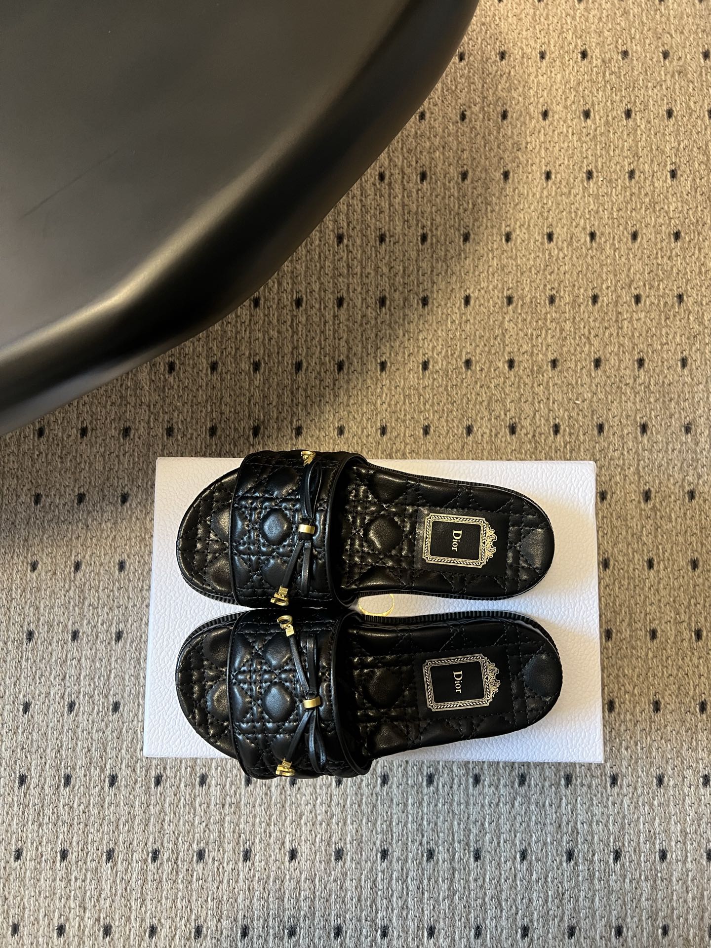 DIOR 26S SLIDES IN BLACK CALFSKIN WITH BOW