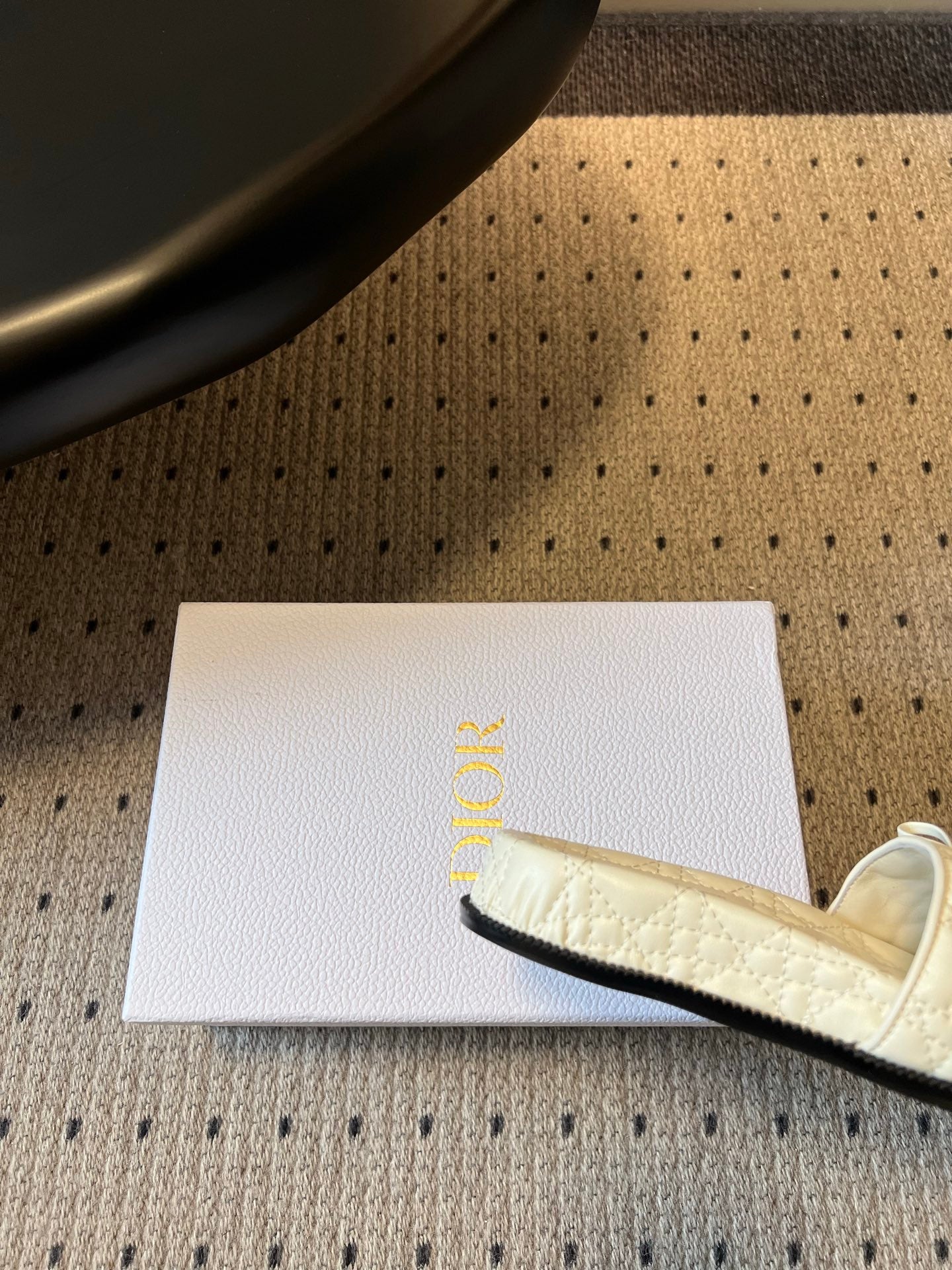 DIOR 26S SLIDES IN WHITE CALFSKIN WITH BOW