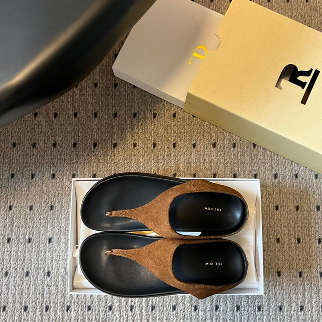 THE ROW 26S THONG SANDALS IN CARAMEL BROWN SUEDE