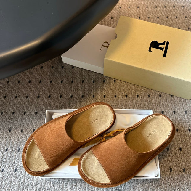 THE ROW 26S THONG SANDALS IN CARAMEL BROWN SUEDE