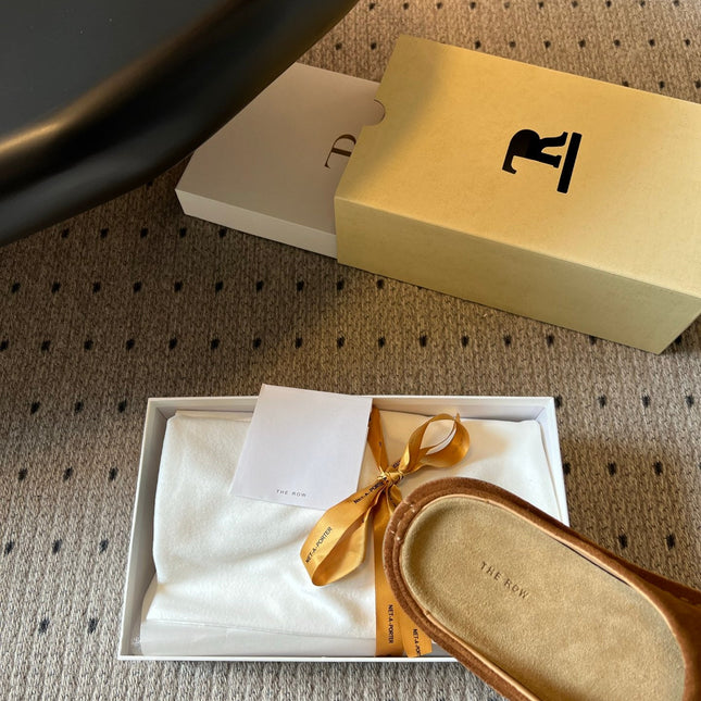 THE ROW 26S THONG SANDALS IN CARAMEL BROWN SUEDE