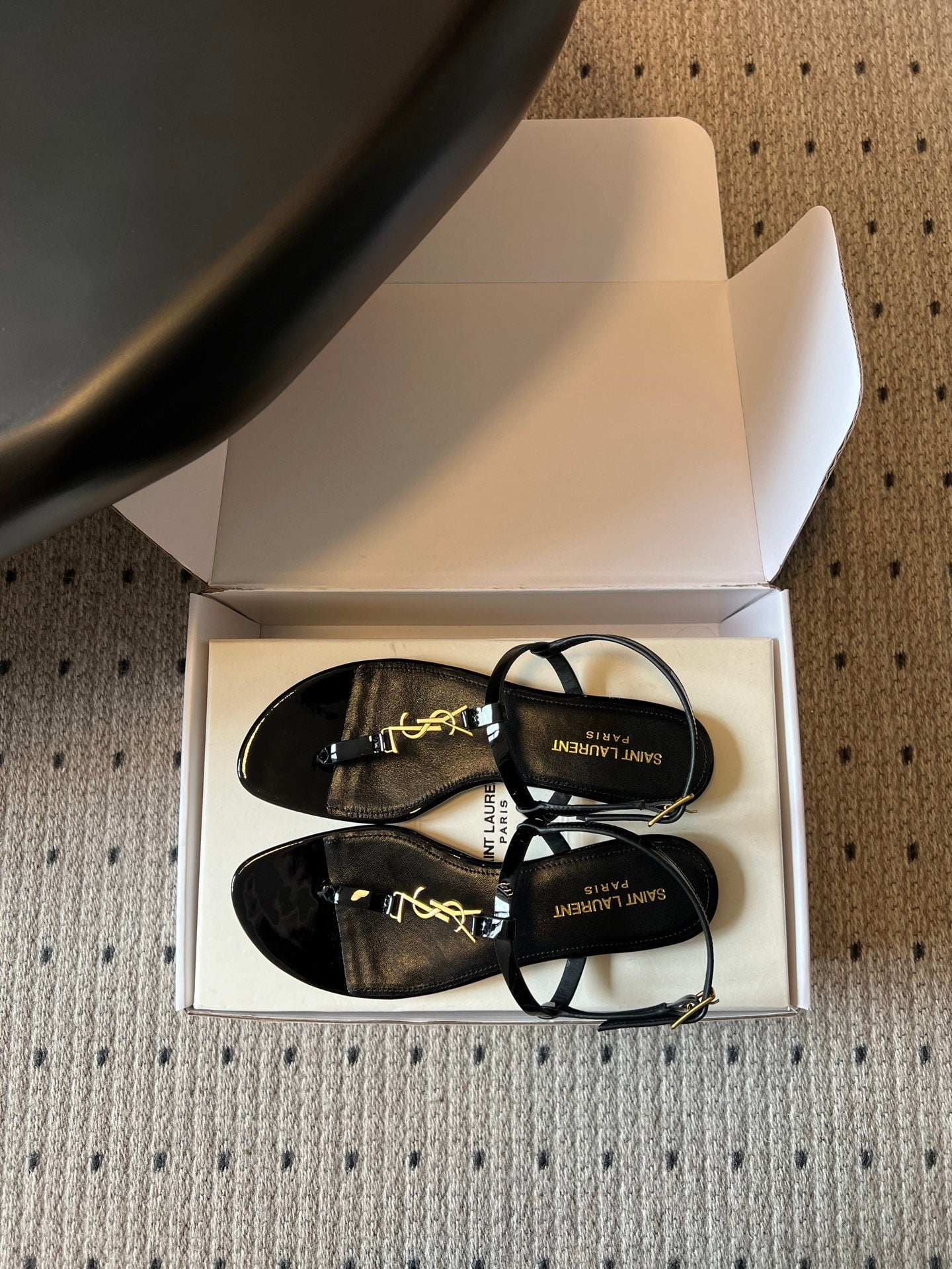 YSL 26S THONG SANDALS IN BLACK SHINY CALFSKIN WITH GOLD HARDWARE