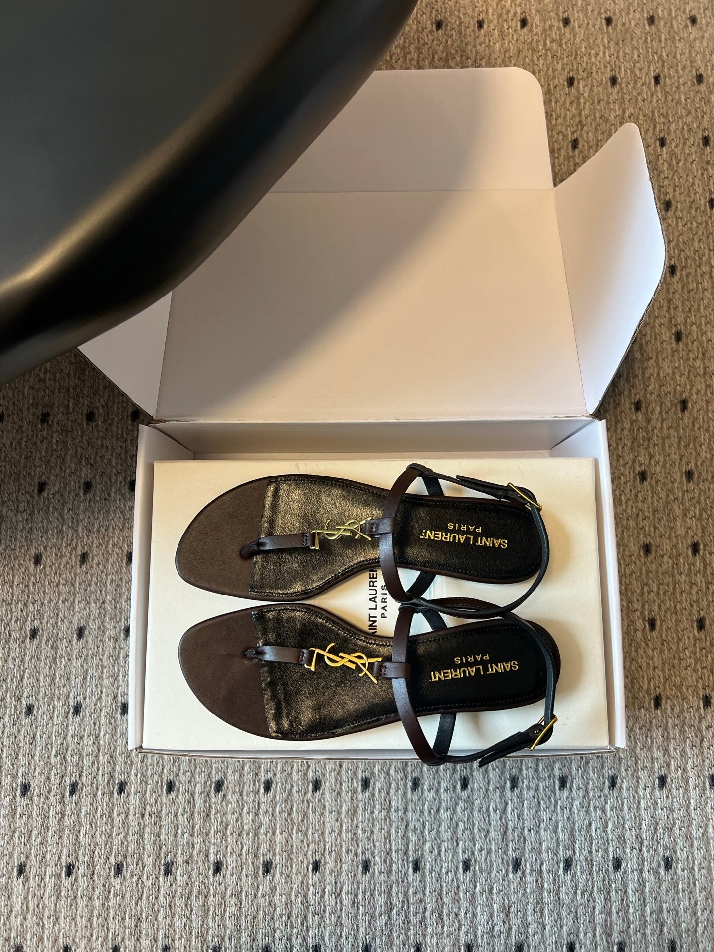 YSL 26S THONG SANDALS IN CHOCOLATE BROWN CALFSKIN WITH GOLD HARDWARE