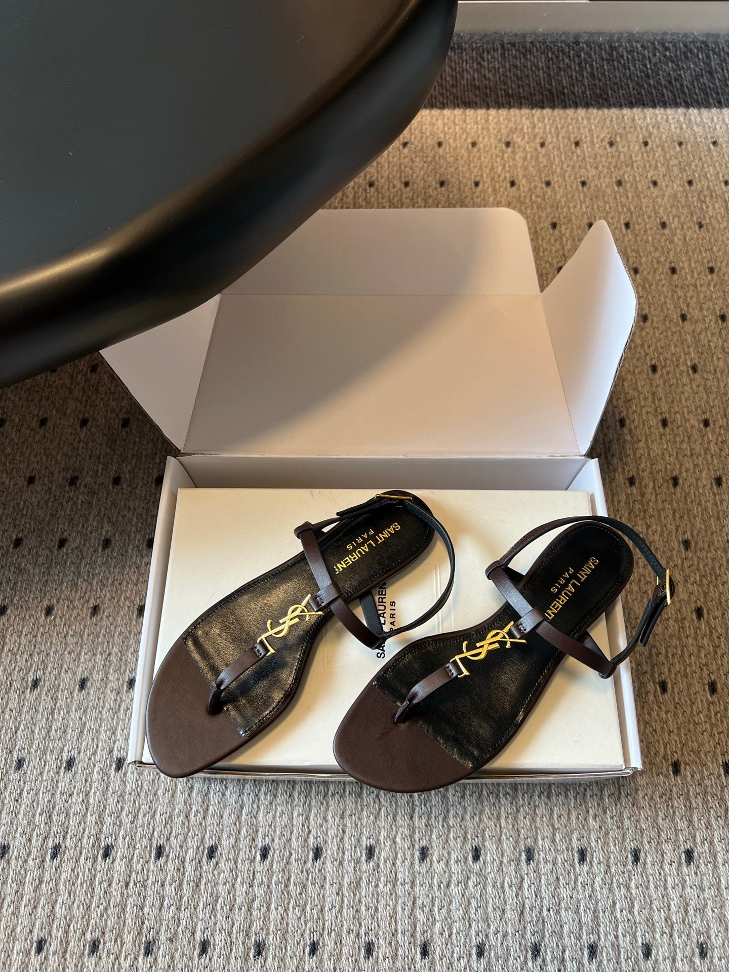 YSL 26S THONG SANDALS IN CHOCOLATE BROWN CALFSKIN WITH GOLD HARDWARE