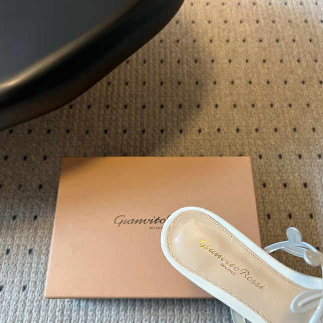GIANVITO ROSSI 26S SANDALS IN WHITE LAMBSKIN