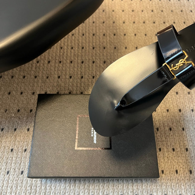 YSL 26S THONG SANDALS IN BLACK SHINY CALFSKIN