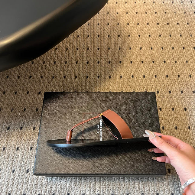 YSL 26S THONG SANDALS IN BROWN AND BLACK SHINY CALFSKIN