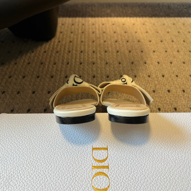 DIOR 26S DWAY SLIDE IN WHITE FABRIC AND LAMBSKIN