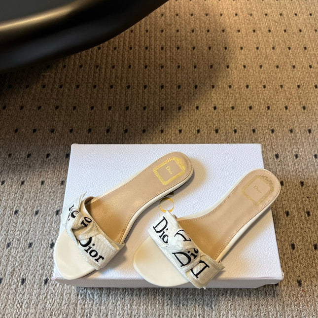 DIOR 26S DWAY SLIDE IN WHITE FABRIC AND LAMBSKIN