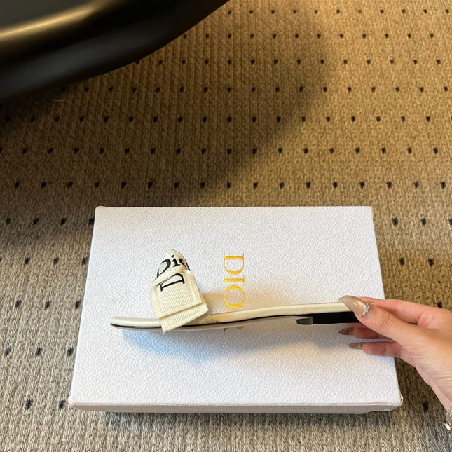 DIOR 26S DWAY SLIDE IN WHITE FABRIC AND LAMBSKIN