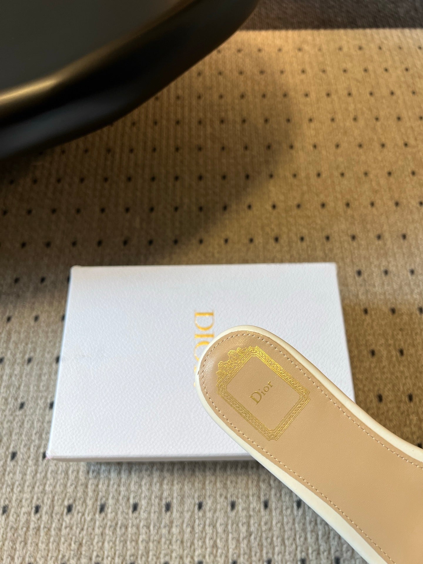 DIOR 26S DWAY SLIDE IN WHITE FABRIC AND LAMBSKIN