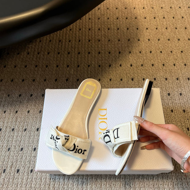 DIOR 26S DWAY SLIDE IN WHITE FABRIC AND LAMBSKIN