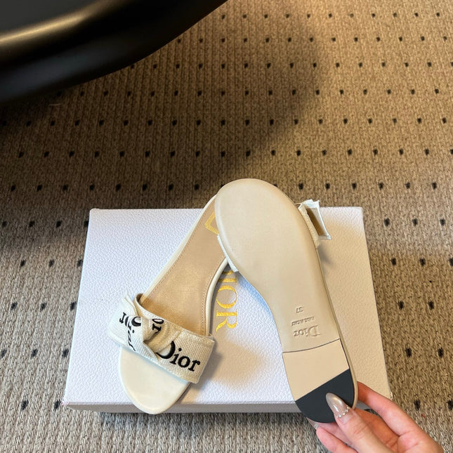 DIOR 26S DWAY SLIDE IN WHITE FABRIC AND LAMBSKIN