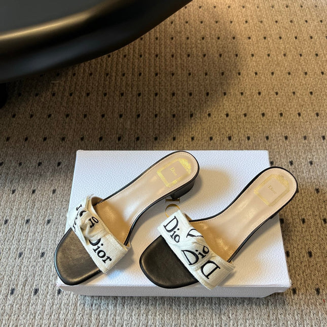 DIOR 26S HIGH-HEEL SANDALS 40 MM IN WHITE FABRIC AND  BLACK LAMBSKIN