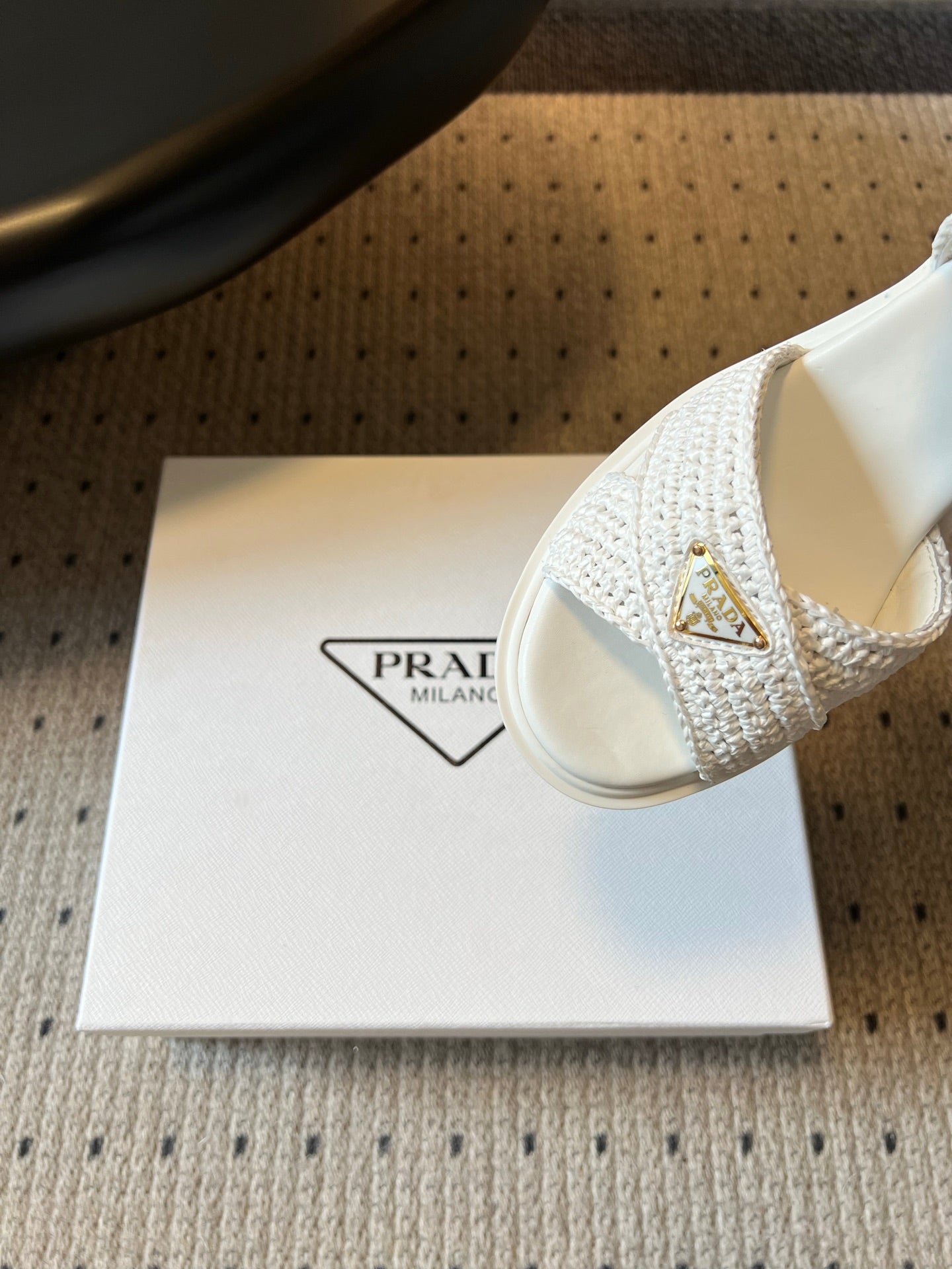 PRADA 26S BLOCK HEEL SANDALS 85MM IN WHITE RAFFIA AND CALFSKIN