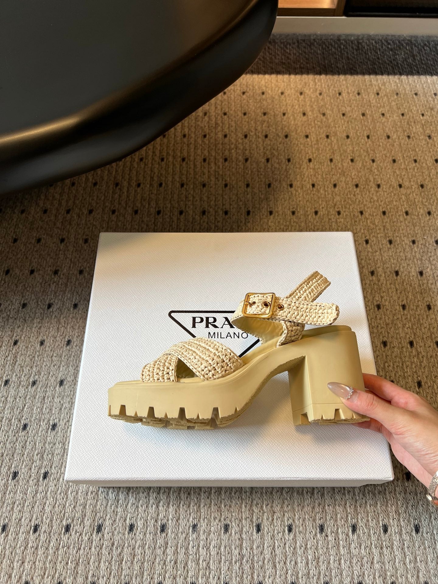 PRADA 26S BLOCK HEEL SANDALS 85MM IN BEIGE RAFFIA AND CALFSKIN