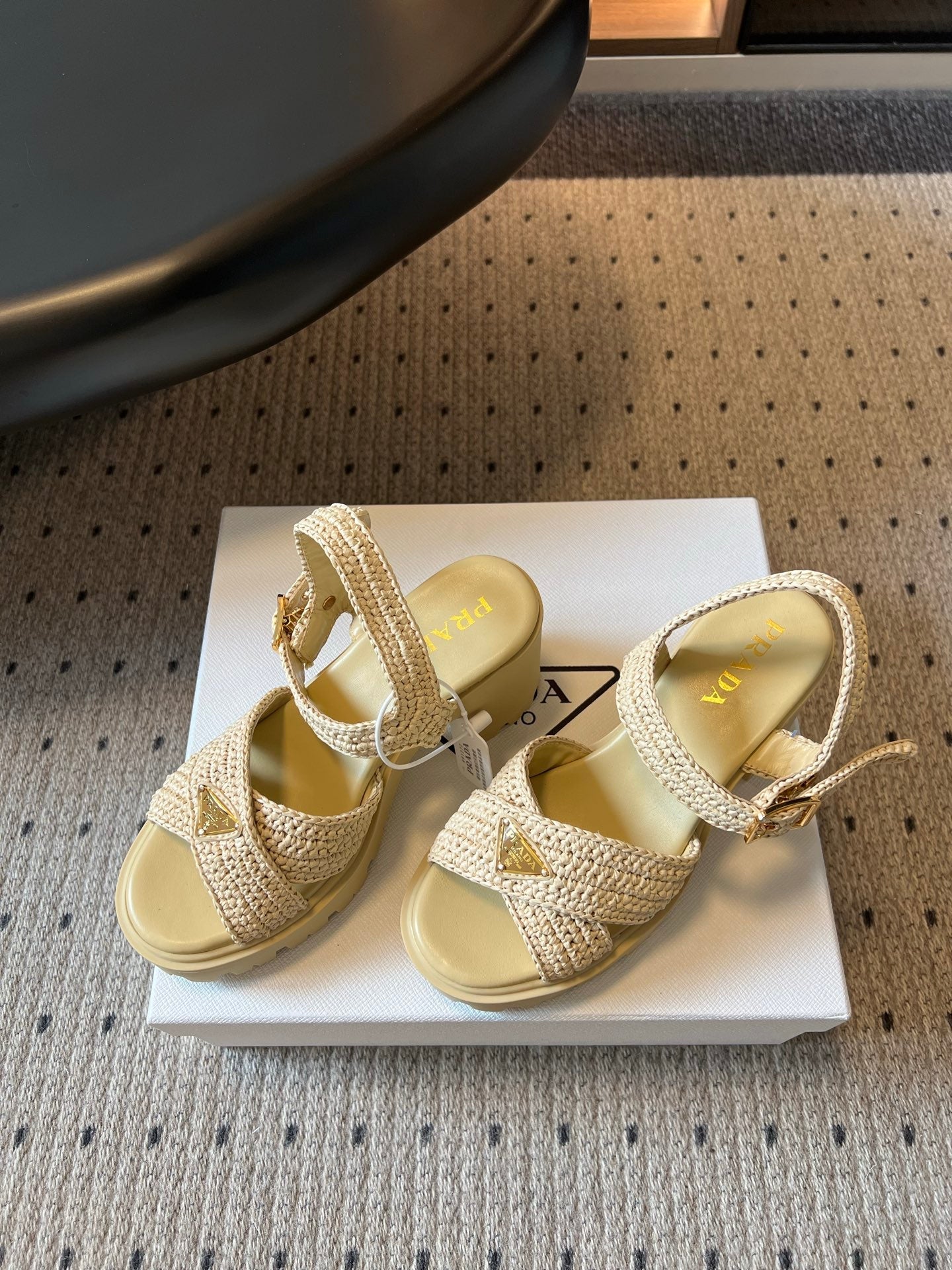 PRADA 26S BLOCK HEEL SANDALS 85MM IN BEIGE RAFFIA AND CALFSKIN