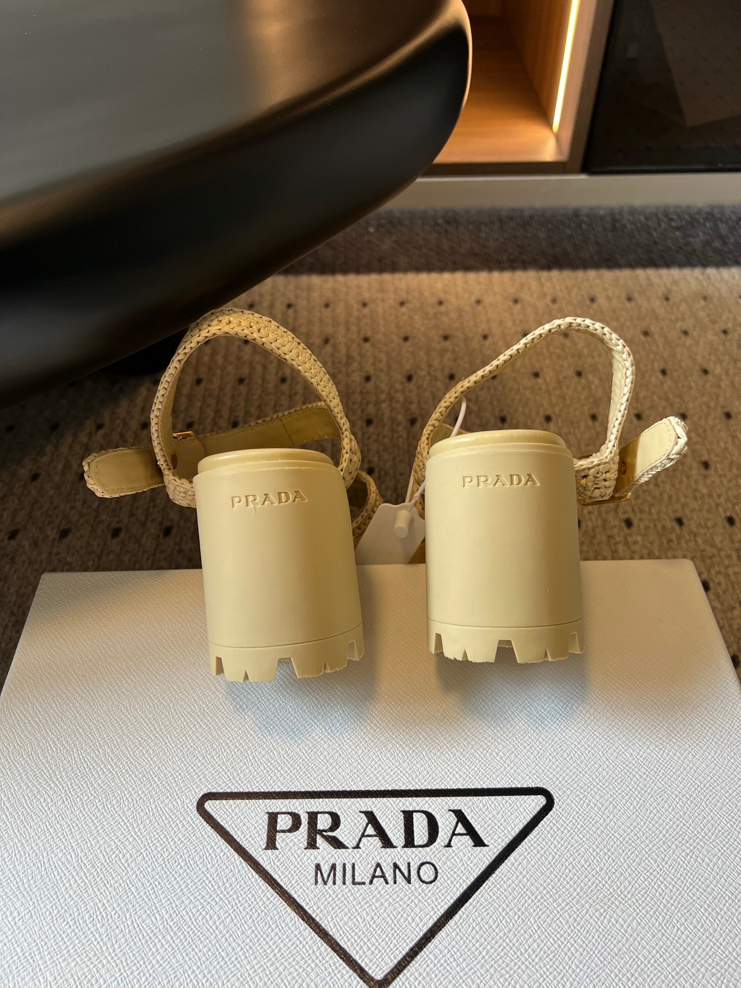 PRADA 26S BLOCK HEEL SANDALS 85MM IN BEIGE RAFFIA AND CALFSKIN
