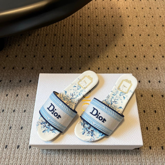 DIOR 26S SLIDES DWAY IN WHITE BLUE EMBROIDERED CANVAS WITH LOGO & FLORAL PRINT FOOTBED